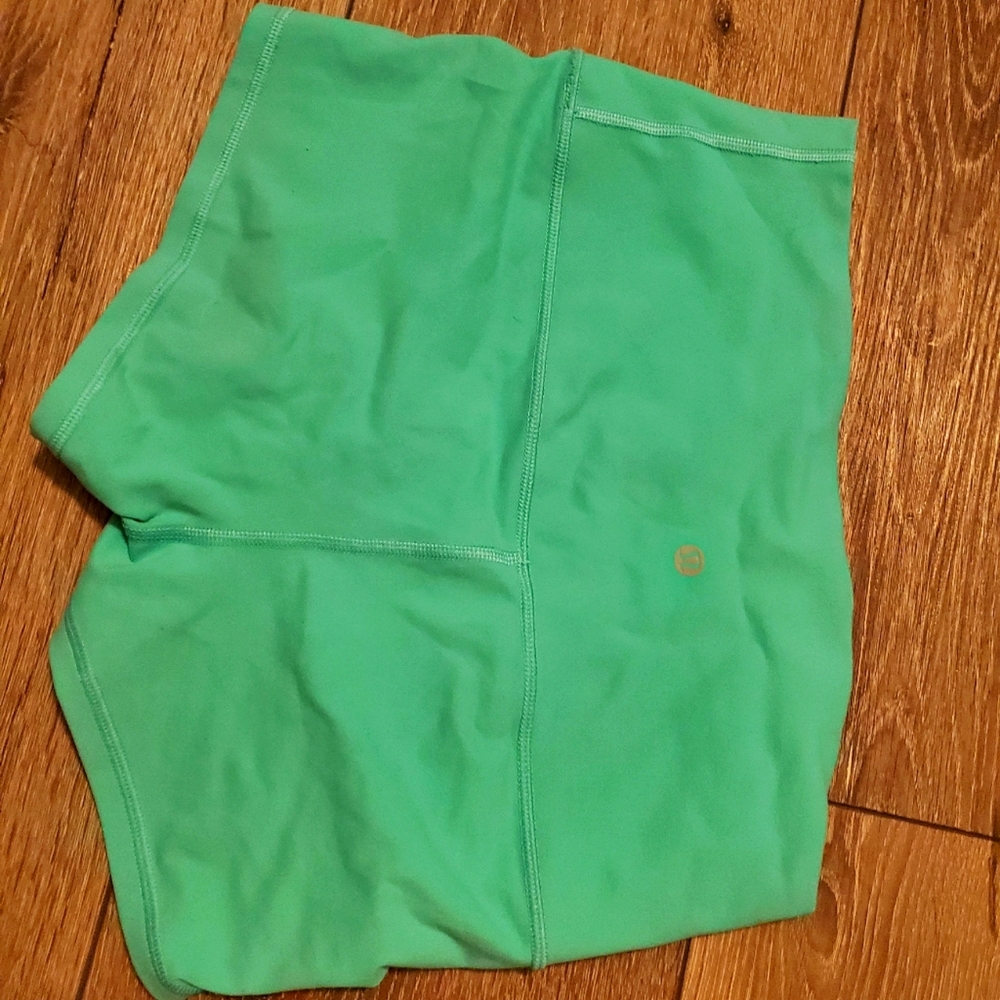 Size 6 Lululemon Boogie shorts